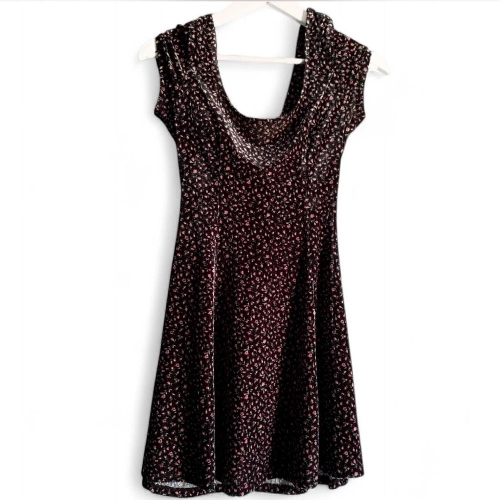 FOREVER 21 Velvety Cross Back Ribbed Floral Skater Mini Dress S